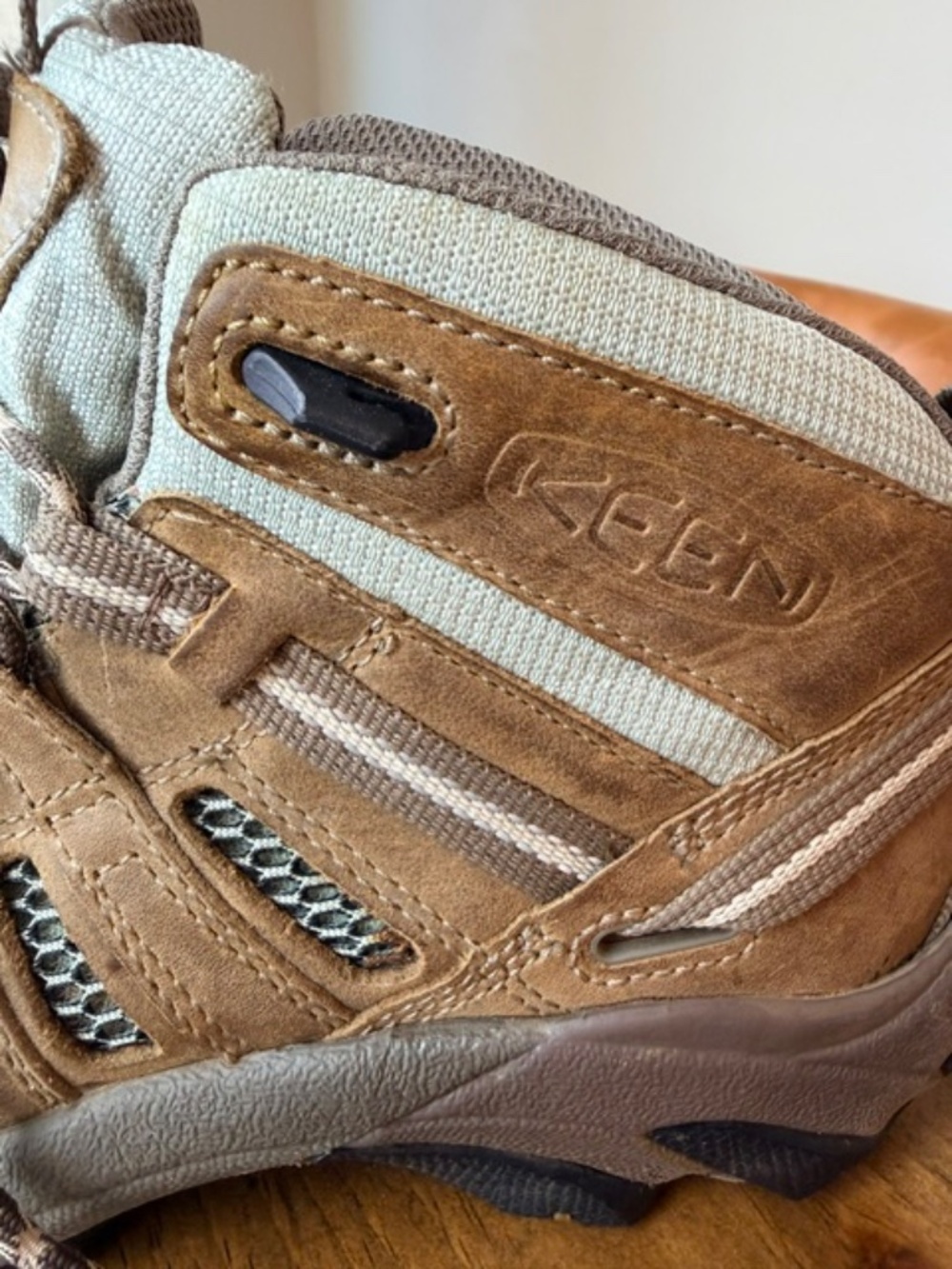 KEEN Voyageur Mid Hiking Boots Vented Leather Trail Walking Women's 6.5 - Picture 4 of 8
